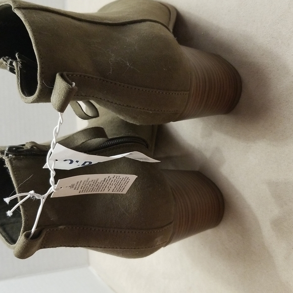 Old Navy Booties, Sz 9 - Picture 2 of 4